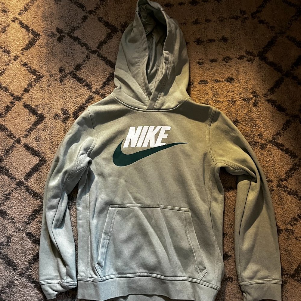 nike sweatshirt